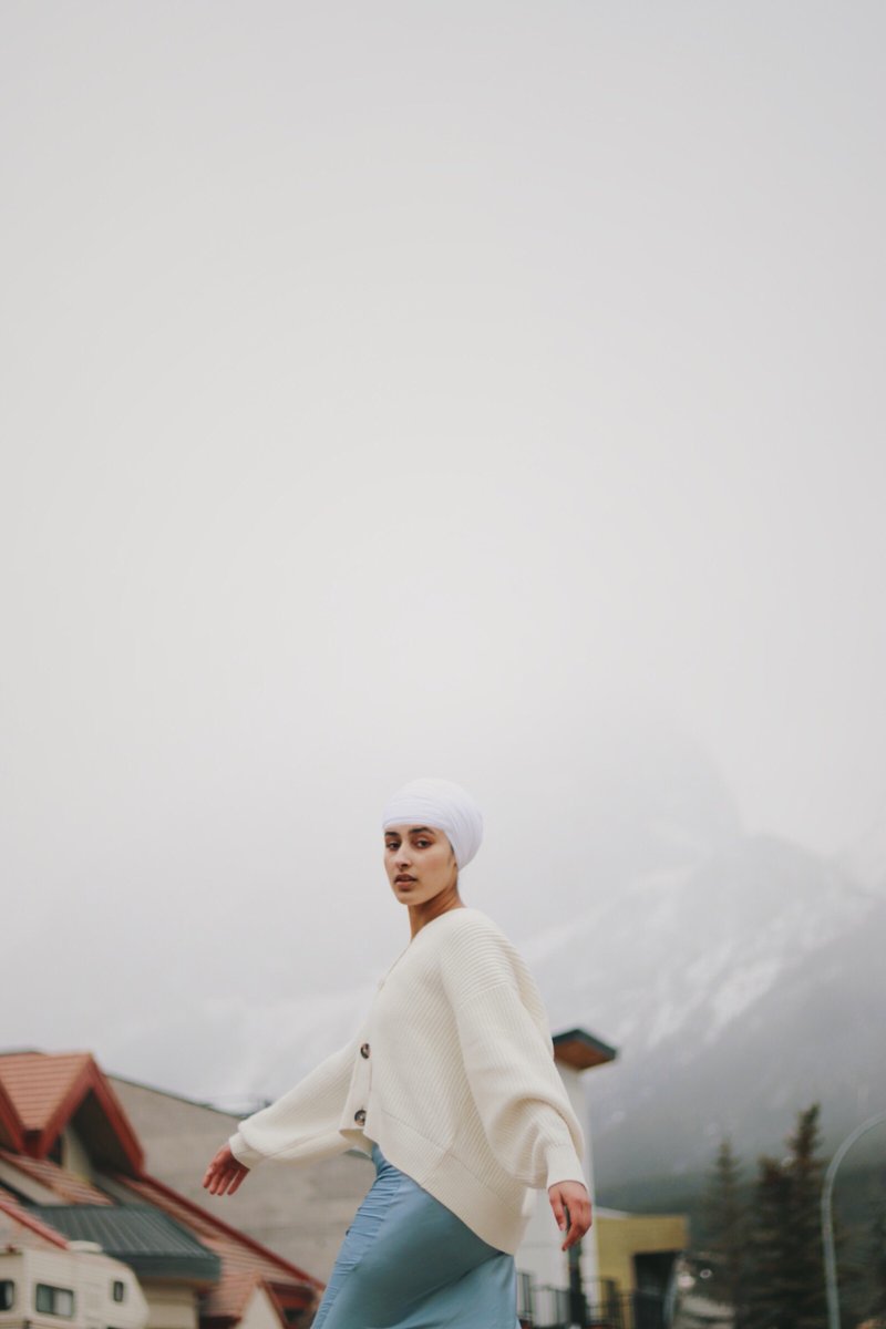 590mkb's tweet photo. a girl &amp; the mountains 🗻 https://t.co/x2ESBsOG2P