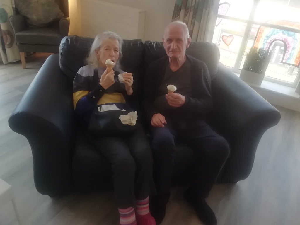 fellingatecare's tweet photo. Ice-creams all round at #Fellingate 🍦 

#residents #gateshead #carehome https://t.co/AyOoJ0UIUd