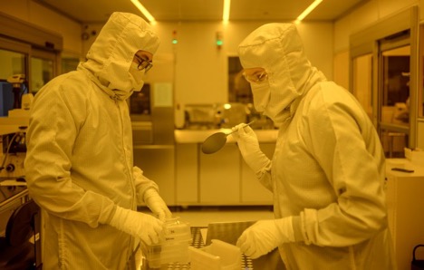 WNFUW's tweet photo. UW undergraduates: WNF is looking for new lab assistants to join the team at Fluke Hall! URAs gain experience in nanotech and engineering in the cleanroom, working alongside our engineers and users. 

More info and to apply: https://t.co/Rxwwmo4ago https://t.co/yi8pVV5TDU
