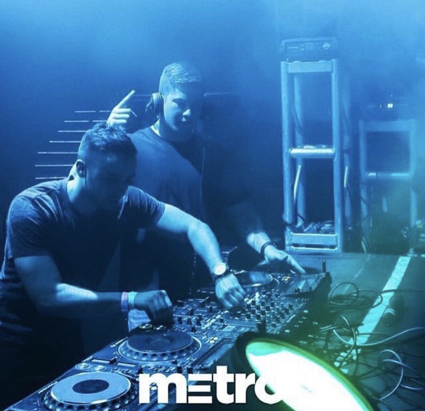 jimmystuart_'s tweet photo. Aw geez rick, hope you’re not having a moody Monday. Me and my buddy @brittonmb have been known to put few and many near and few in good moods through many nights. Join us virtually on twitch 6-9pm. Let’s get groovy baby. #oooweeee #house #music #disco #tech #minimal #deep #live https://t.co/LHp4ReP2XR