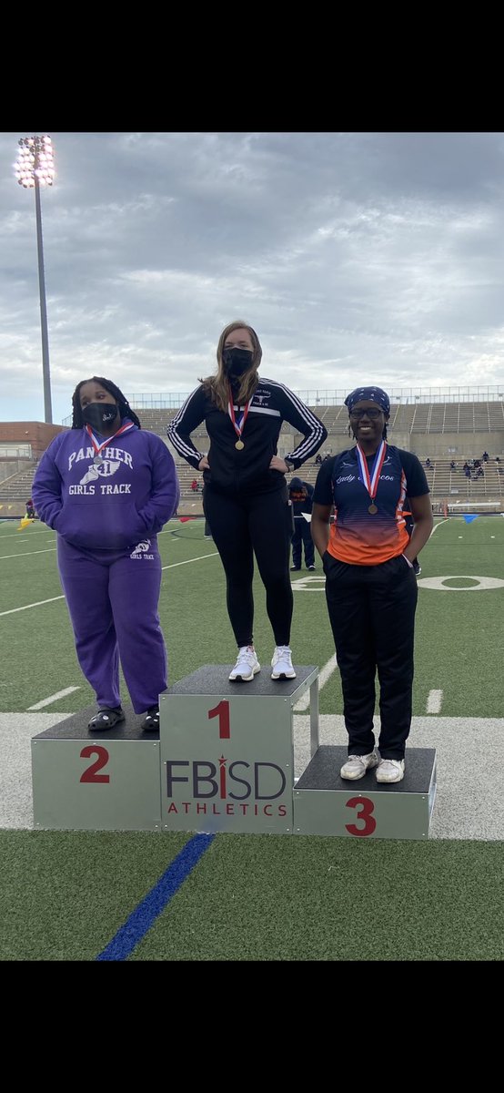 LadyBTBA's tweet photo. Starting off jv district here is Miracle Ezeakachi (@EryykahZ) with a 3rd place finish in Shot Put and a New PR! 🚨#btba #ThrowTheDistance https://t.co/jyZy13Yp85