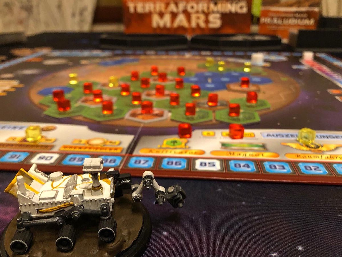 GrisuSpielteufl's tweet photo. Dreimal #TerraformingMars in den letzten 24h. Bin gerade im #Spacefever! Ich schaue super viel Dokus, beobachte die #Perseverance... super spannend.
🟢, 34 plays
🟢 = locker gespielt, draften, mehr Auswahl, 1,2,3 oder lieber 5 Erweiterungen oder Solo? Immer, jederzeit, sehr gut! https://t.co/rldDVEdtfw