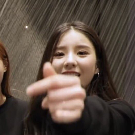 heejinahs's tweet photo. STOP. 

you have reached the heejin love headquarters. https://t.co/bTD3YxHlBQ
