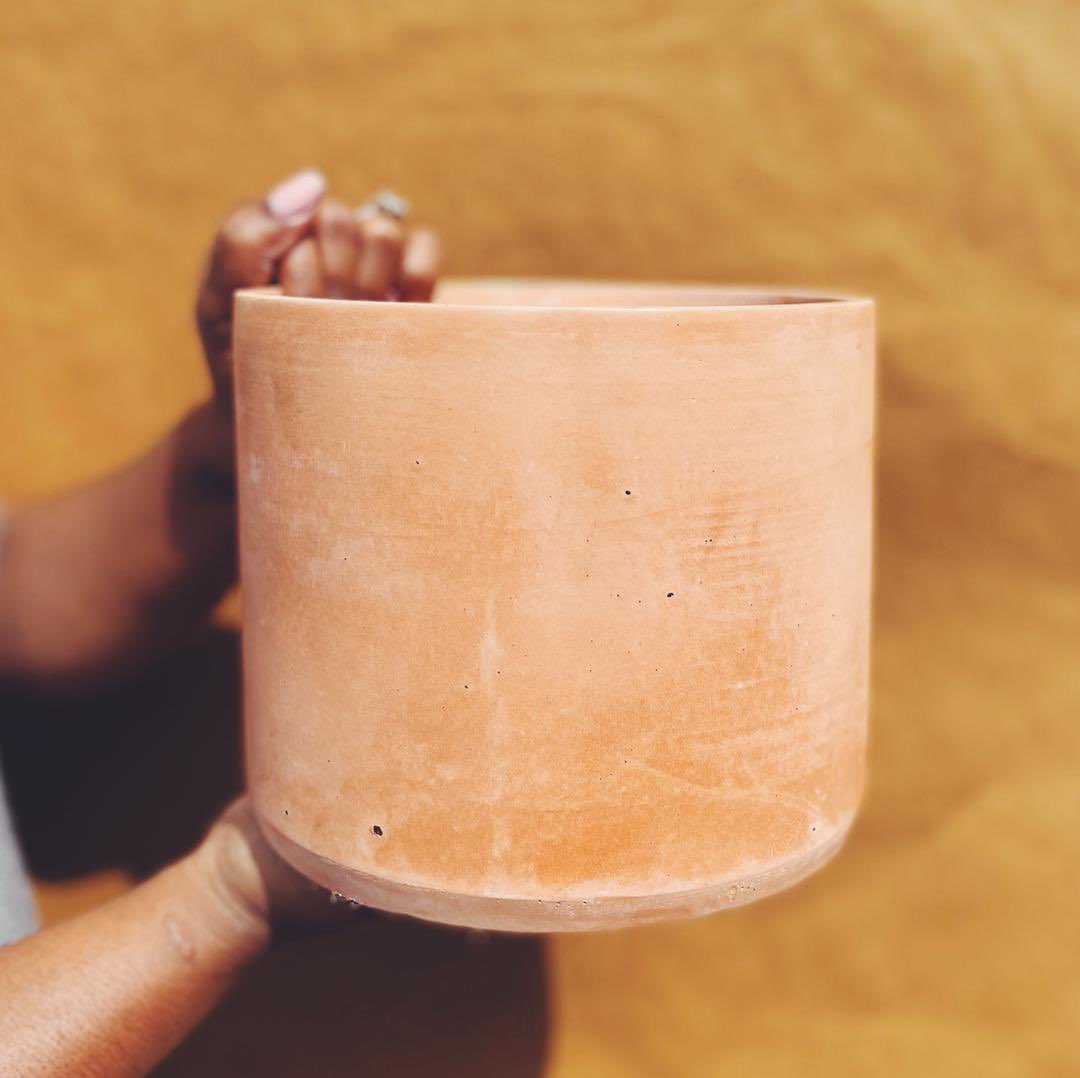 creteandco's tweet photo. Presenting Shika 😍She is triple bougie; fresh, functional and perfect for elevating any space. What colours would you like to see her in? 🥳
#Creteandco #Concrete #ConcretePots #HandmadeConcrete #ConcreteDesign #ColoredConcrete #WomenOwnedBusiness #BlackOwnedBusiness #GiftIdeas https://t.co/3efnCP0Ar1