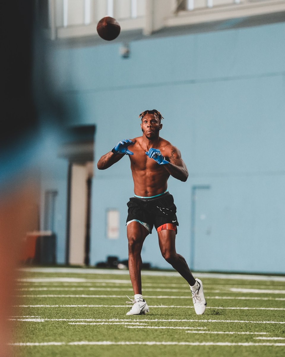 UNCFootball's tweet photo. A couple more for your feed 🤝 https://t.co/LJOdAH6mMN