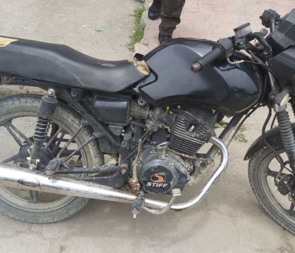 PoliciaEcuador's tweet photo. OPERATIVOS CONTRA LA RECEPTACIÓN

Permiten la retención de 7 motocicletas que presentan adulteración en su serie alfanumérica de chasis y motor. 

#Esmeraldas
#ServirYProteger https://t.co/3p2YItM0oV