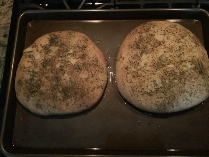 My focaccia just got done in the oven. It looks like one Yay!!!🎈🎈🎉 https://t.co/antkEOXPS6
