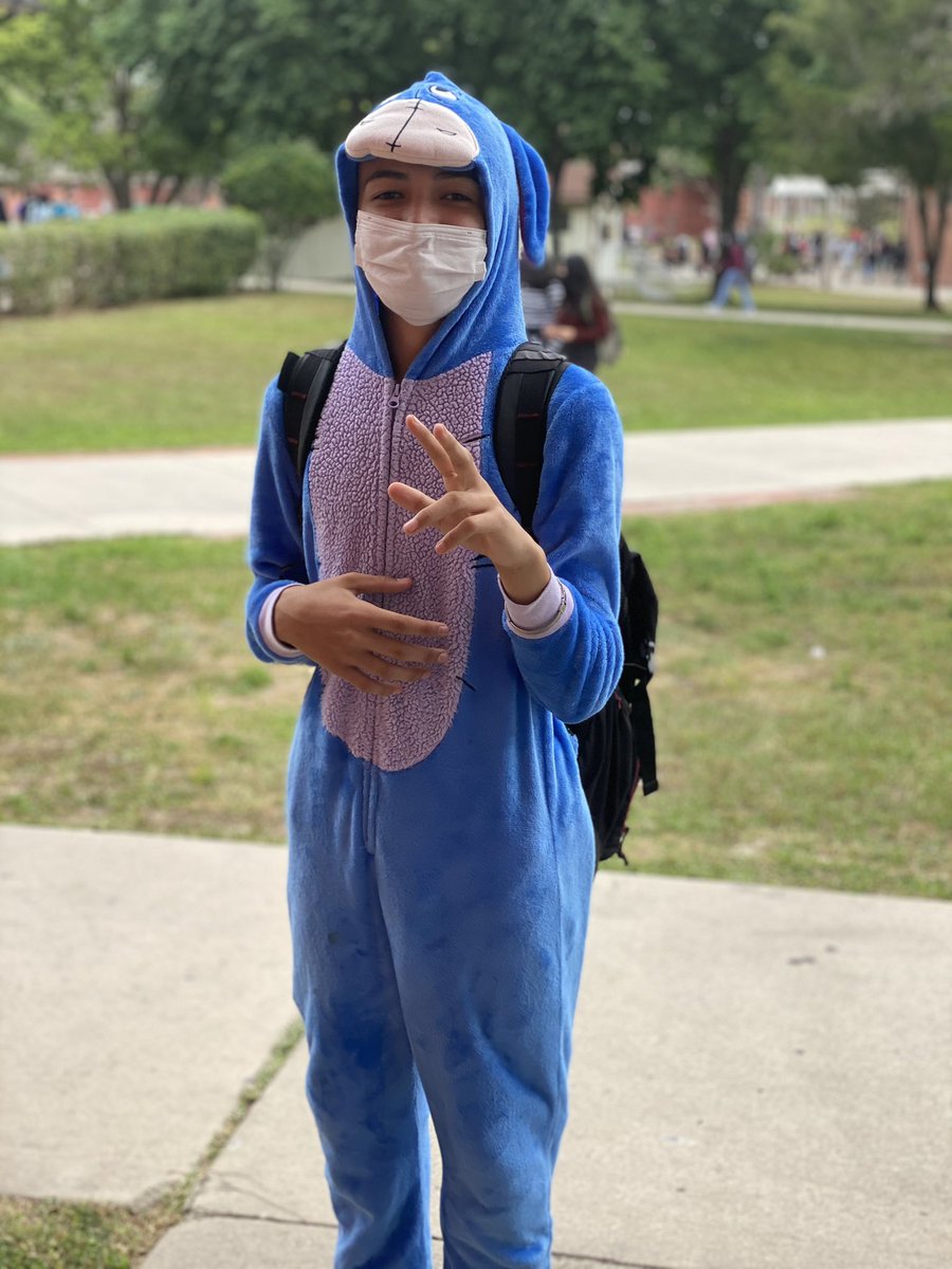 Carmella_Samler's tweet photo. Dunnellon Middle AVID Spirit Week Day 1: Work Hard, Dream Big! DMS students were doing both today while being comfy in their Pajamas. @DMSTIGERTWEETS @CRenfroe4EDU #MCPS_AVID #WeAreAVID https://t.co/ns14t64M3T