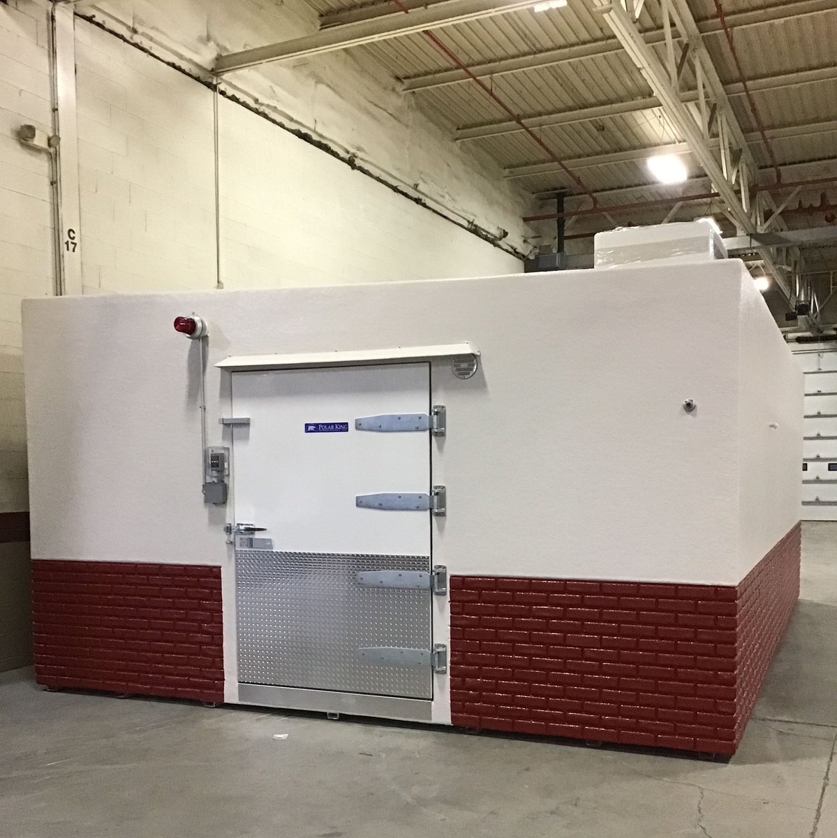 Polar_King_Intl's tweet photo. The 16' x 24' #PolarKing #WalkInCooler #WalkInFreezer Combo has a brick and granite exterior finish, 54'' door, pallet duty flooring, and bumper guard. Additional options also include a modularm 75LC with data logging, horn, and strobe light. #FiberglassAdvantage https://t.co/8lguTvhZLV