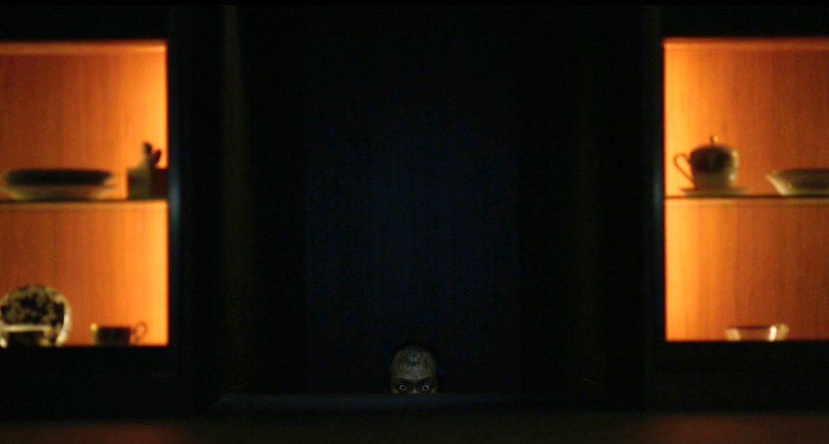 battinsan's tweet photo. this one shot from parasite (2019) is scarier than most of the horror movies nowadays, good god https://t.co/X0tRdjOEqJ