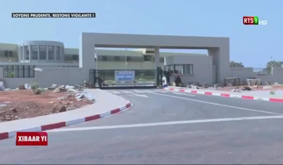 AprMeer's tweet photo. #MEER_NATIONAL
#Santé
L'hôpital de #SEDHIOU a 95% des travaux.
Dans cette hôpital qui dispose de 15 spécialités disposent aussi de 4 salles d'opération toute équipée qui permettront de faire 4 interventions au même moment, au besoin.
#wakh_touti_job_loubeuri https://t.co/6X4eEfBoJn