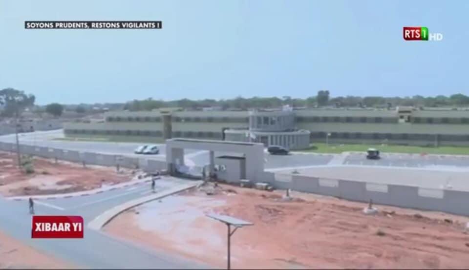 AprMeer's tweet photo. #MEER_NATIONAL
#Santé
L'hôpital de #SEDHIOU a 95% des travaux.
Dans cette hôpital qui dispose de 15 spécialités disposent aussi de 4 salles d'opération toute équipée qui permettront de faire 4 interventions au même moment, au besoin.
#wakh_touti_job_loubeuri https://t.co/6X4eEfBoJn