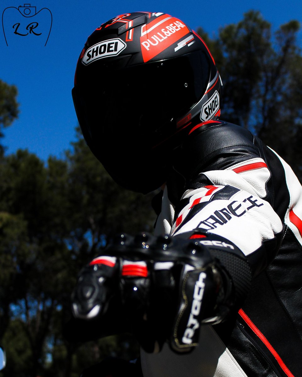 laruskina's tweet photo. My lastest work with @asdfgeando! Motorcycle jacket from @dainese and the  from @ShoeiHelmetsUK 🏍️🔥. https://t.co/7QUiITpAdP