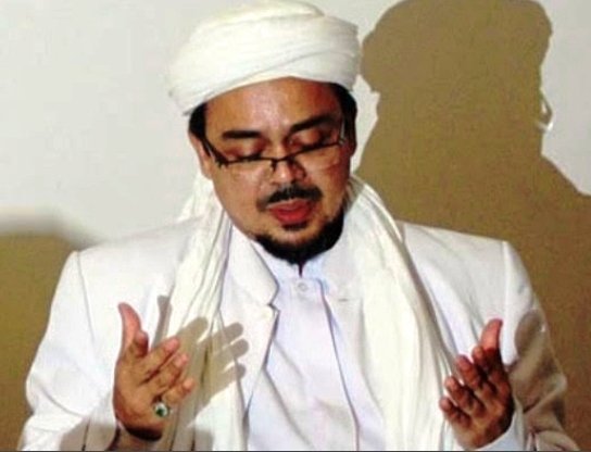 mohtahid's tweet photo. Ada yg konpers
Ditemukan kartu anggota, baju seragam, dll. Trus analisanya apa ? Ini maunya MENJELASKAN apa MENGABURKAN?
#PrayForFreedomIBHRS
#PrayForFreedomIBHRS https://t.co/cdQVsVzLVE
