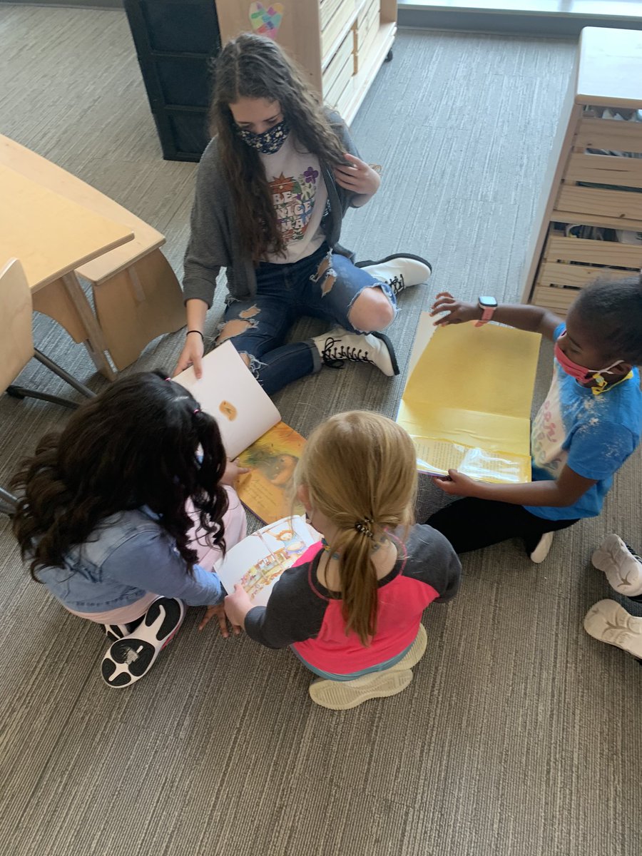 DNTatLRE's tweet photo. It’s always good for the soul when collaborating with @catshse 💗 Thankful this group is back in the classroom helping my kiddos learn the true value of service learning! @SoutheasternEl1 #moretocome #worldchangers 🌍 https://t.co/e0yYtxCkXl