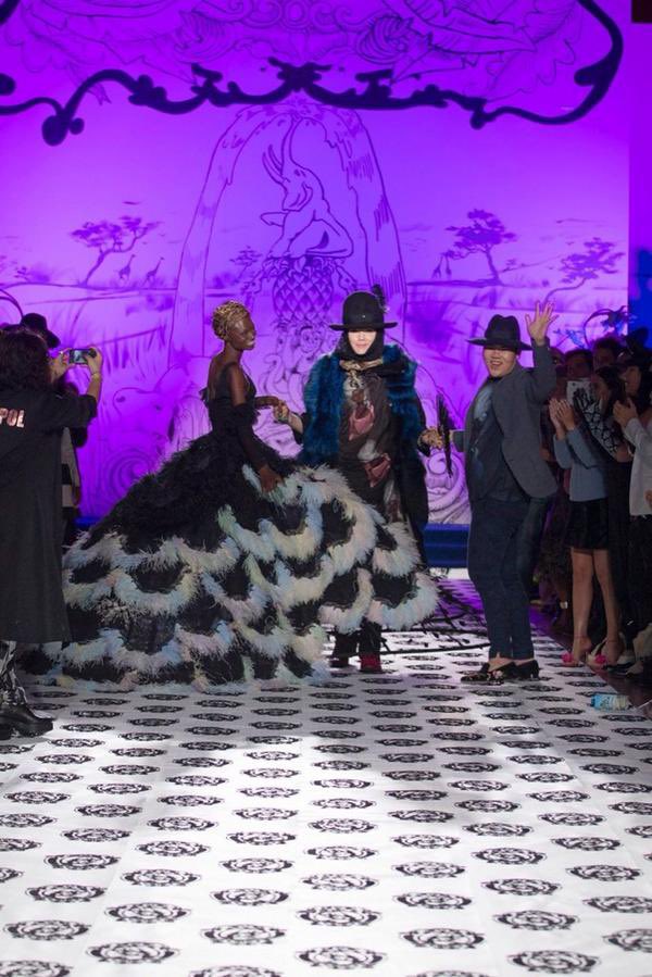 daniellismore's tweet image. Walking the icon #debrashaw down the runway. It was a huge moment for me when she said she would close the show. She came from Paris to London for us. Queen 👑 @LondonFashionWk