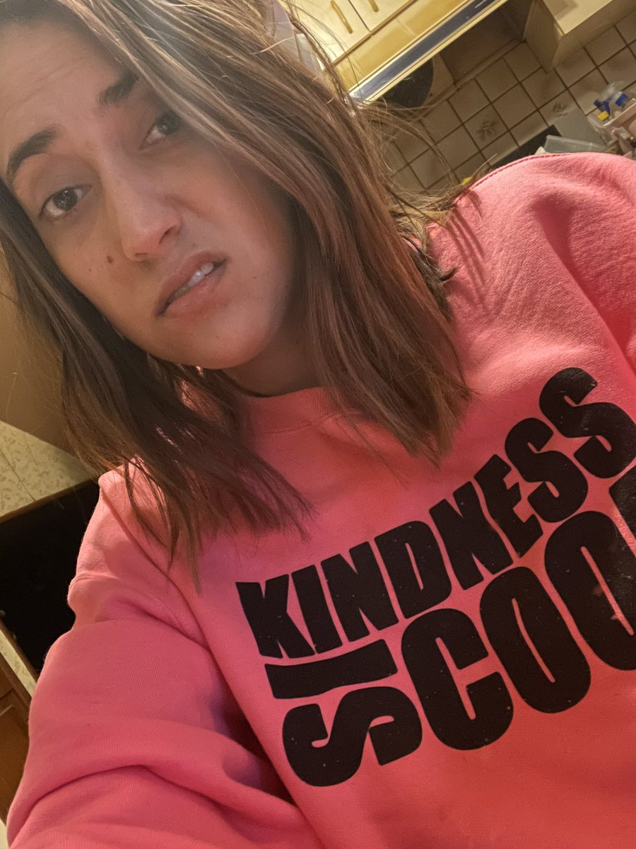kims_a_bots_toe's tweet photo. here i am. in real time. i’m not a #cryptomodel and i have nothing against them. i’m just me and i’m funny-ish sometimes, and I love makeup but at the end of the say, i’m this. #kindnessiscool  #ada #cardano #noGafilteFilta https://t.co/aBV25bZnWk