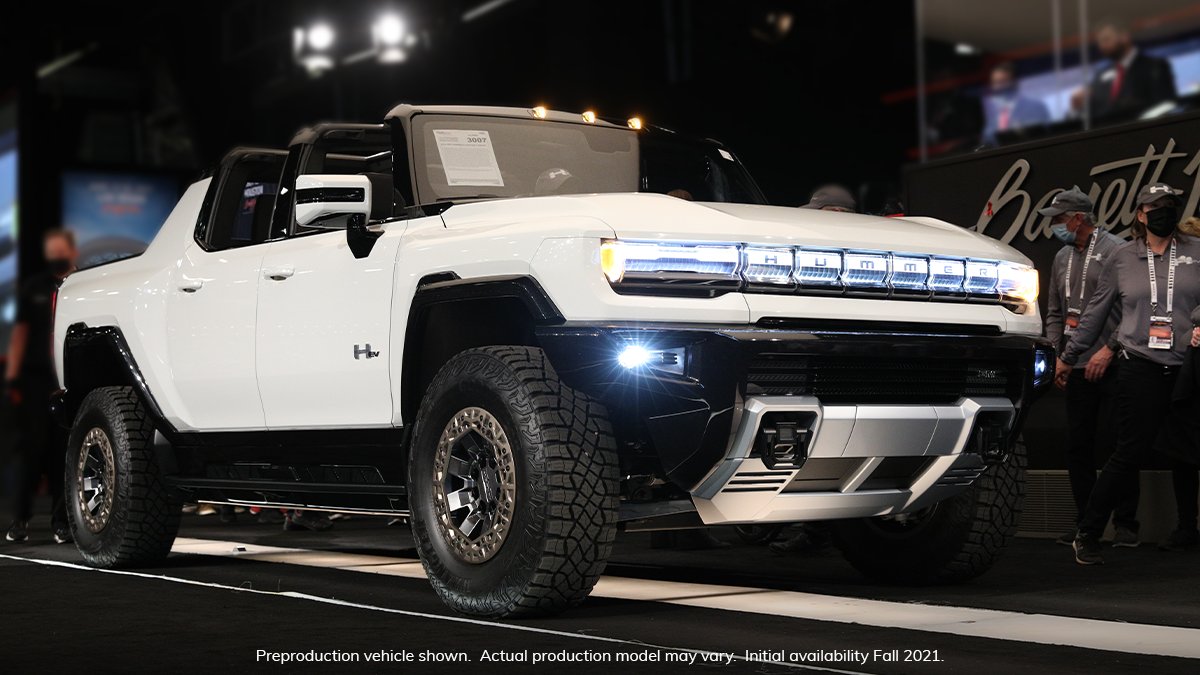 GMC's tweet photo. The gavel has fallen and #GMCHummerEV VIN001 has 
sold to the winning @Barrett_Jackson bidder and @Tunnel2Towers Foundation will receive  a donation of $2,500,000. A true win-win. 

https://t.co/7JvShi5fNH https://t.co/TJVSqhZ5r1