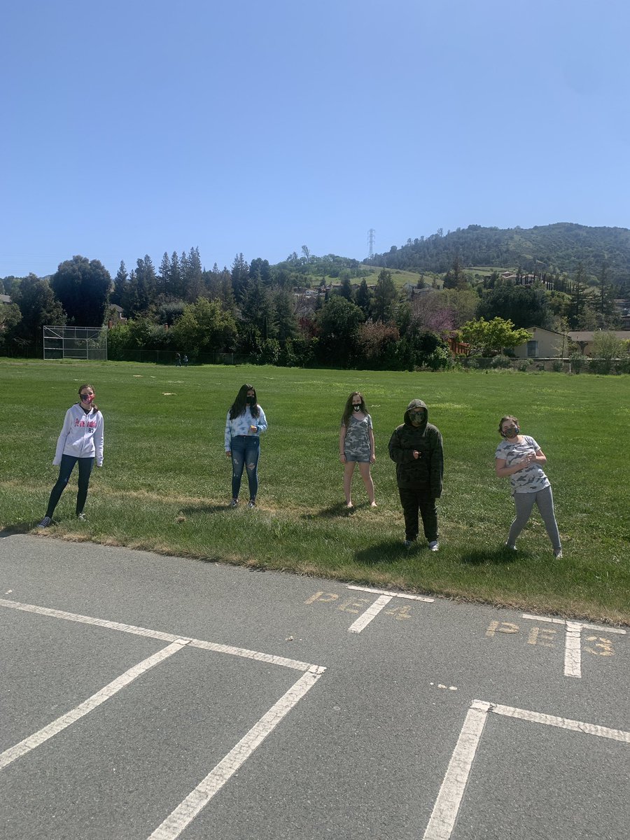 MrPerrymanBAES's tweet photo. Hybrid learning at its finest! Welcome back Mustangs #MustangPRIDE @phmustangs https://t.co/zlHBiuTDiY