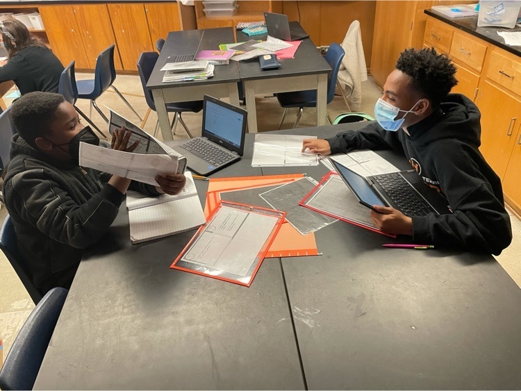 HubbardTylerISD's tweet photo. The stations in Ms. Ritchieโs classroom were OUT OF THIS WORLD today! Students had quite the blended learning experience with stations both on the Chromebook and in the physics classroom. #BlendedLearning #ScienceStations @TylerisdSci_SS https://t.co/qTZhA02Gjl