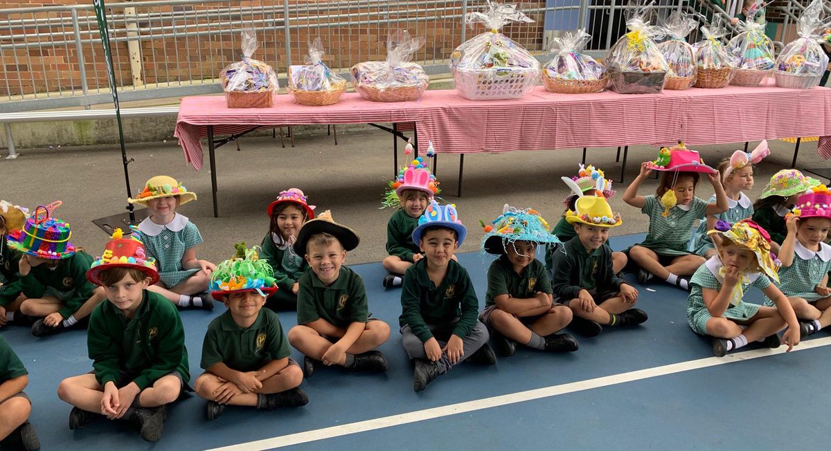 RamsgatePS's tweet photo. 🐰🎩🐣👒 Some more pics from our Easter Hat Parade, these photos are from  Mrs T. Davies and KBlue! #EasterHatParade #EarlyStageOne #StageOne #LoveWhereYouLearn https://t.co/yFxmA6M3yf