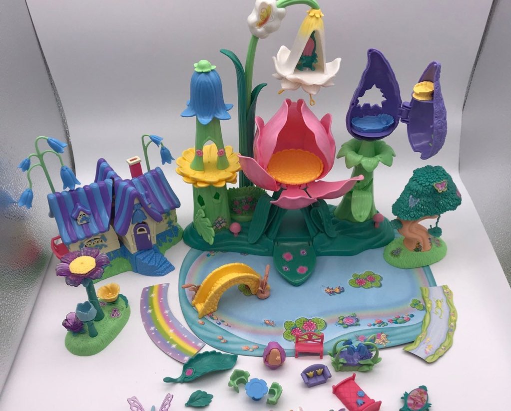 ballen2599's tweet photo. No, YOU live in a society, I live in the Barbie Fairytopia Playset (2004) https://t.co/pXM6REQDI5
