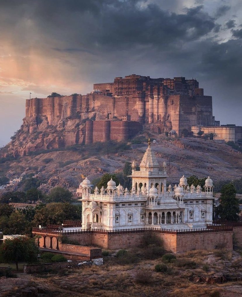 Indiandiplomac3's tweet photo. My heartiest greetings on the occasion of #RajasthanDay

It is a day to commemorate the valour, strong will power and sacrifice of the people of #Rajasthan 

Let us uphold the glorious and vibrant culture of our state and preserve it for future generations.
#राजस्थान_दिवस https://t.co/isTNB01OjW