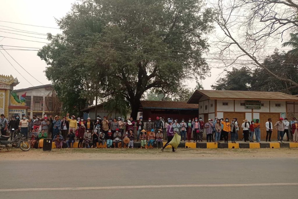 MayMon51753627's tweet photo. Today Spring Revolution from Namati City, Mogaung, Kachin.✊✊✊

ABOMINABLE CRUELTY
#Mar30Coup
#WhatsHappeningInMyanmar https://t.co/Zv0VX84C0S