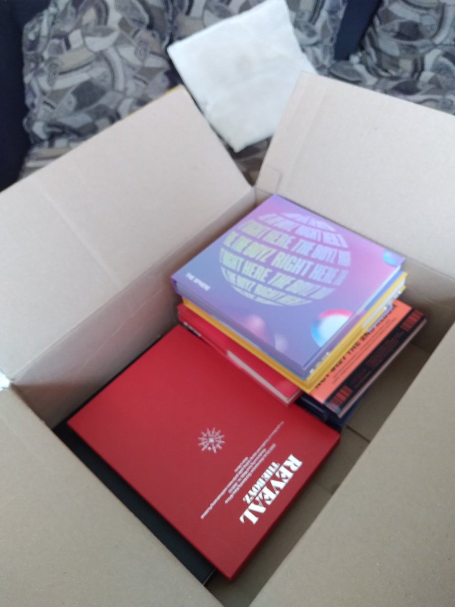 ephrcstudios_ph's tweet photo. [ #ESPH_Updates ]

All tbz albums except 8 pieces reveal naiwan pa sa isang box pero arrived at ph na po yon. Some albums during 2.14 arrived na din po. Please give us time to pack since sobrang dami po ito. Will mainly pack during holy week para pagbalik po ng+ https://t.co/S5CNtqpZCI