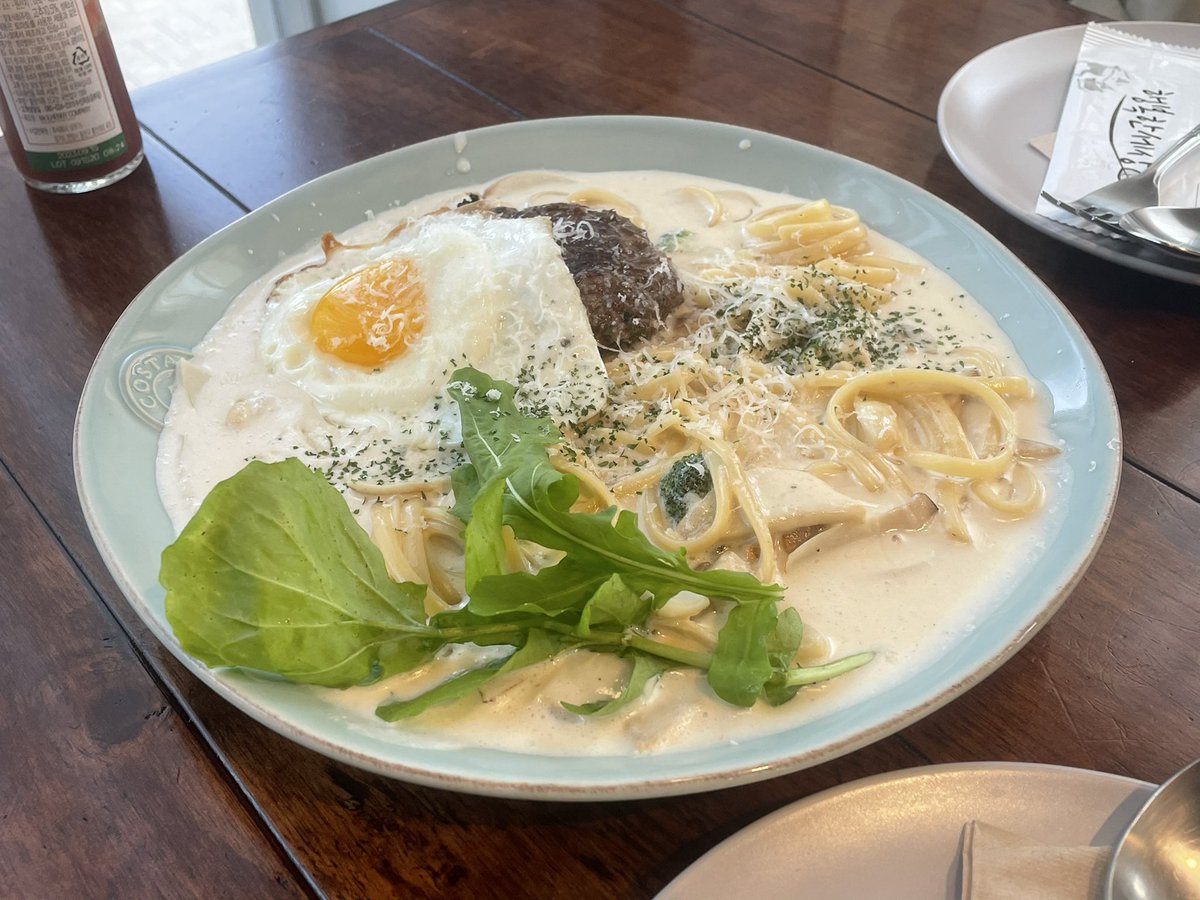 suwonbab's tweet photo. 《영스피제리아》
화성행궁 / 양식 / 15000 내외
맛있는 집만 찾아서 올리려니 하드모드가 됐다. 그냥 처먹는 대로 보고해야겠다.
잘 찾아보면 행궁 근처에 맛집이 많은 듯하다. 저 프로슈토 올라간 피자가 특히 맛있었다. 왠지 짭짤하게 건강해지는 맛. 소고기함박스테이크가 올라간 파스타도 대만족. https://t.co/xVKhYyNBZz