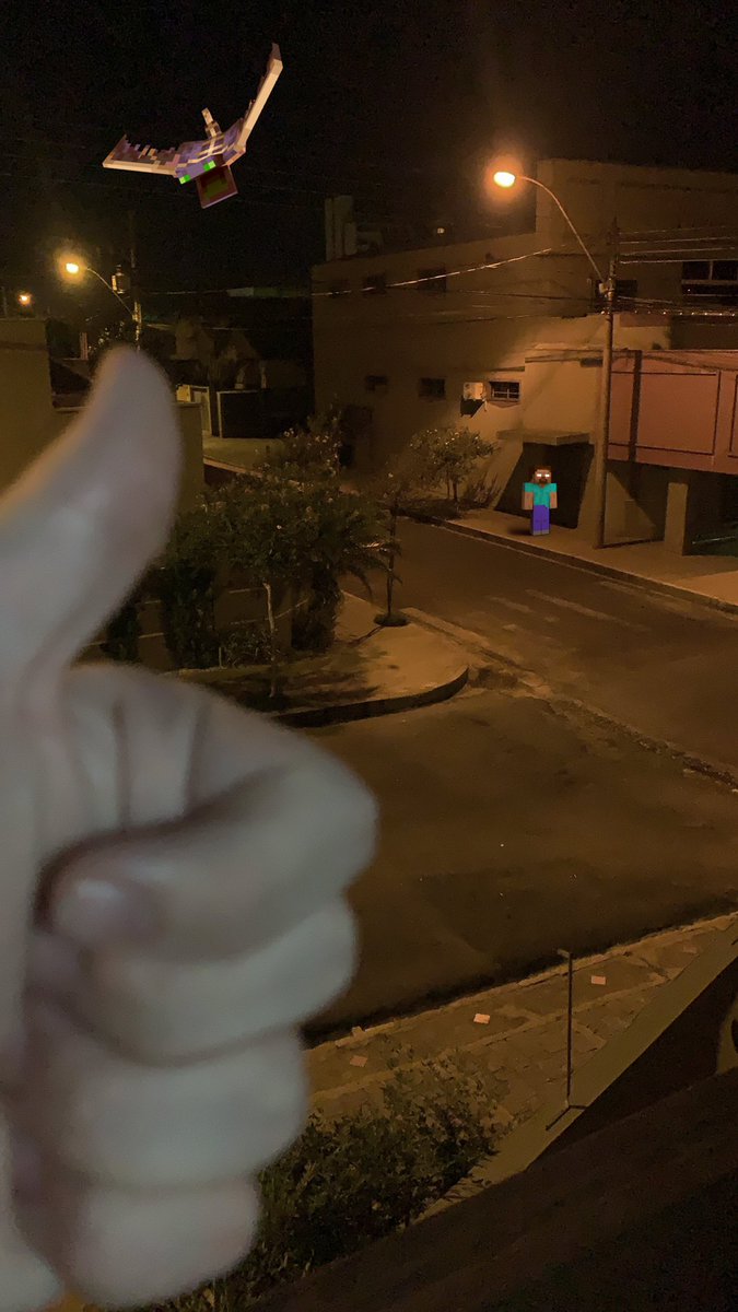 henriquep3015's tweet image. dia 30, 1:40 
sai na janela e por enquanto ainda não morri, tá tudo normal