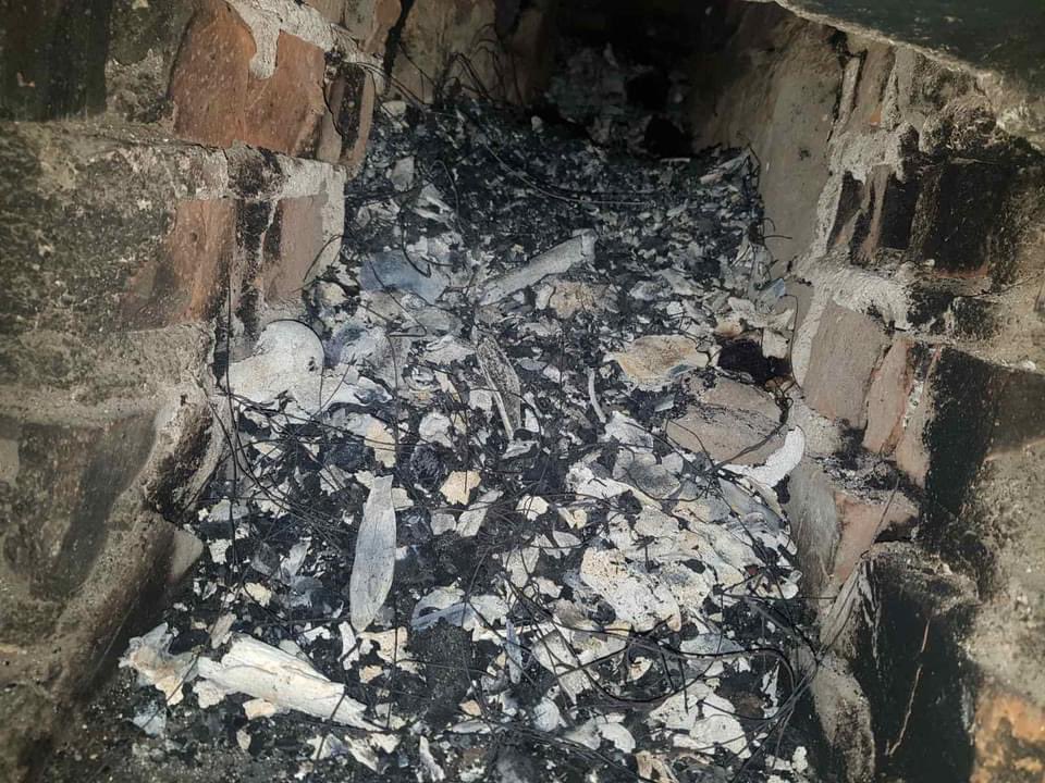 NandarA13496622's tweet photo. 🛑BREAKING🛑 At least 3 dead bodies from cremation place in #AungBan town were stolen and burned by Terrorists Military Junta at 10pm last night‼️😭 No identities can be traced. 
#WhatsHappeningInMyanmar #Mar29Coup 
@RapporteurUn @UN_SPExperts @UN_HRC @DrSasa22222 @freya_cole https://t.co/yqJHsNmvjb