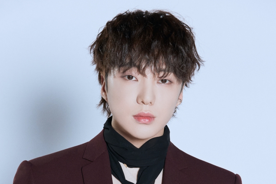soompi's tweet photo. #WINNER's #KangSeungYoon Tops iTunes Charts Around The Globe With "PAGE"
https://t.co/yIzXraxRj4 https://t.co/0Jh1ALR648
