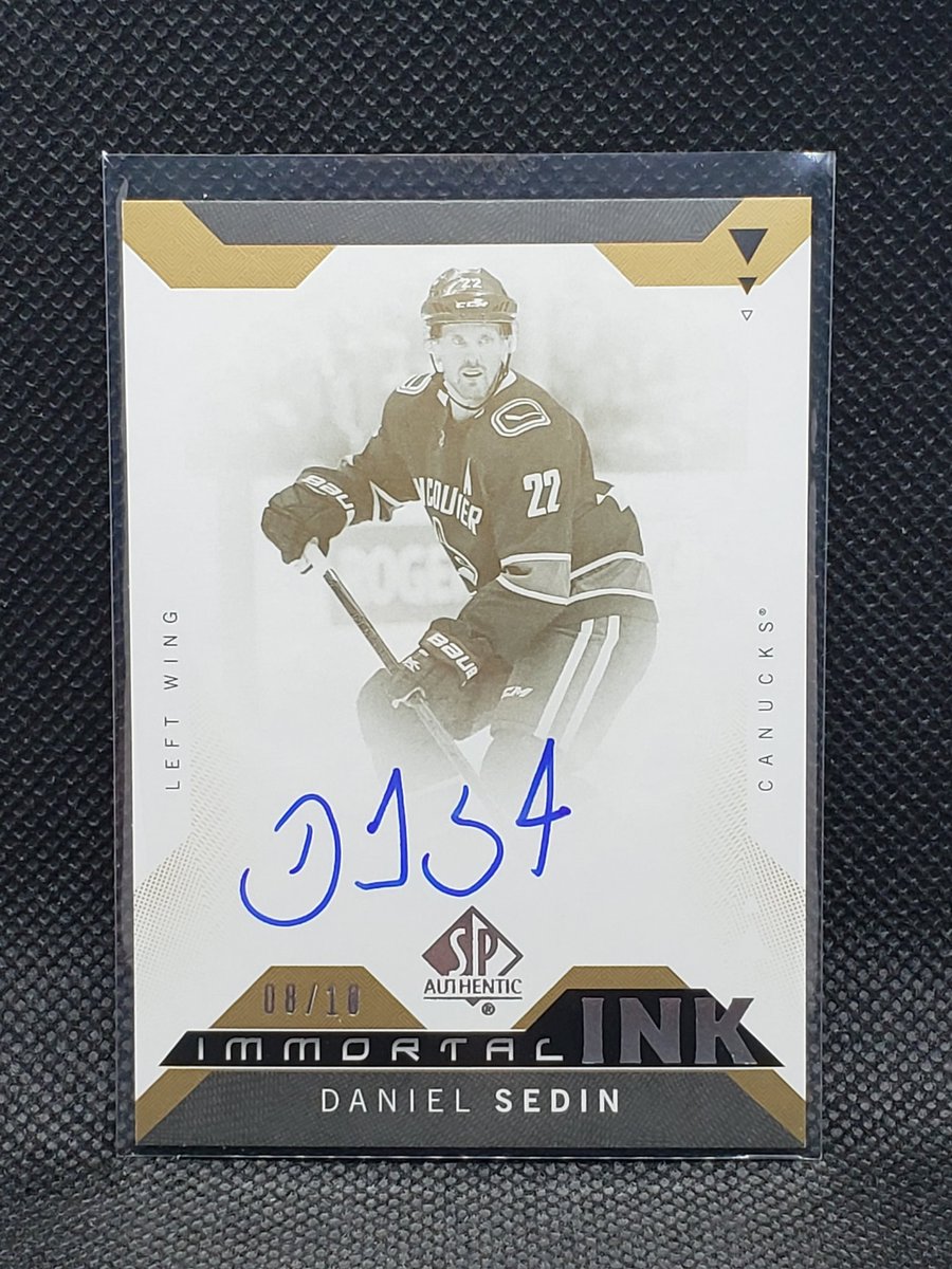 AllanBuffer's tweet photo. Pretty nice ink. Update from 19-20 SP Authentic. #vancouvercanucks #danielsedin #upperdeck #tradingcards #Break_TheWorkshop #dailybreak #lovemyjob https://t.co/fWWC5TcdW1