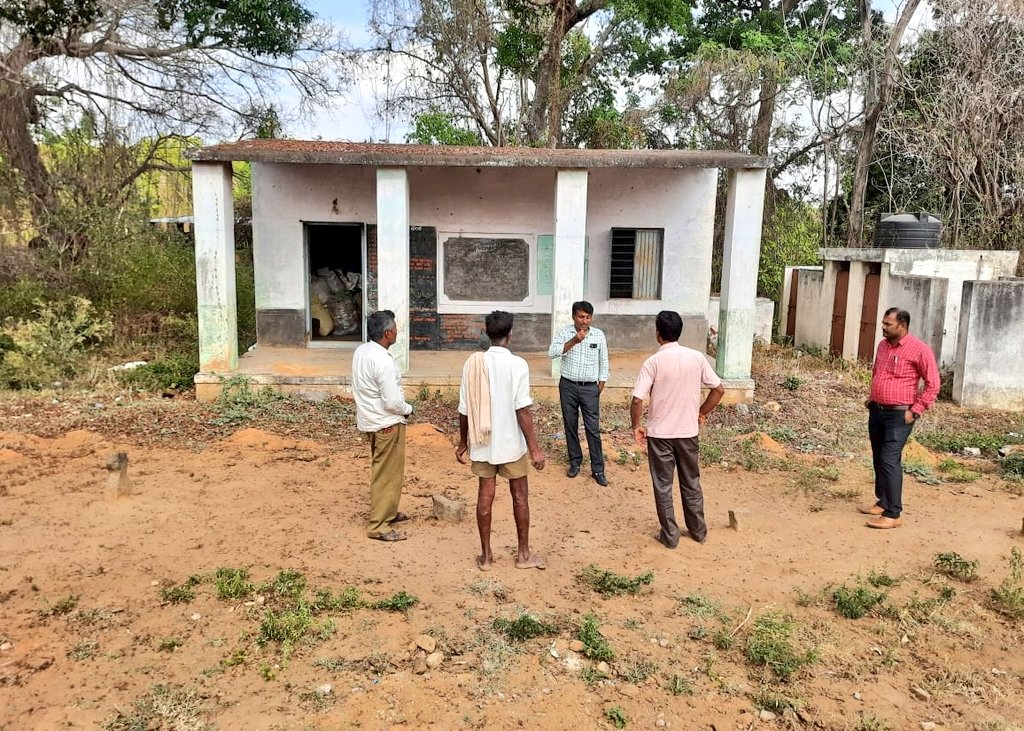 ZPramanagara's tweet photo. With the support of Revenue Inspector, Surveyor and Staffs of Madigondanahalli GP an encroachment has been cleared at Gunduthopu and being used as #SWMplant. We also have completed the survey and now we are working on fencing and plantation
@swachhbharat @SBMGramin @gokRDPR https://t.co/vbA2aOU5Mg