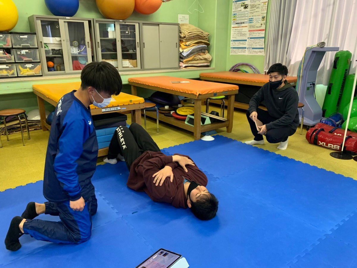 ibutrainerteam's tweet photo. 2021年度の新入生整形外科的メディカルチェックに向けて測定練習を行っています！
国際武道大学でのメディカルチェックは、新入生が怪我をすることなく、クラブ活動に参加できるよう、
スポーツ傷害の原因となる身体要因をチェックし、予めスポーツ傷害の予防対策に繋げることが目的です。 https://t.co/YZSaNWEsxZ