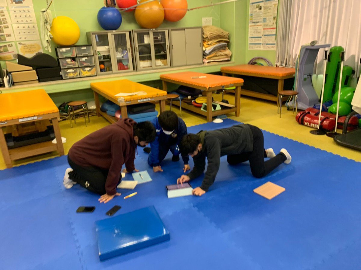 ibutrainerteam's tweet photo. 2021年度の新入生整形外科的メディカルチェックに向けて測定練習を行っています！
国際武道大学でのメディカルチェックは、新入生が怪我をすることなく、クラブ活動に参加できるよう、
スポーツ傷害の原因となる身体要因をチェックし、予めスポーツ傷害の予防対策に繋げることが目的です。 https://t.co/YZSaNWEsxZ