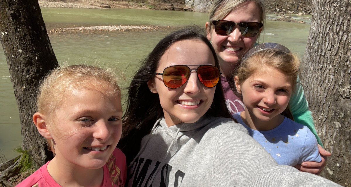 gracen_smith's tweet photo. A fun spring break with my people💛 https://t.co/7LldWVStQB