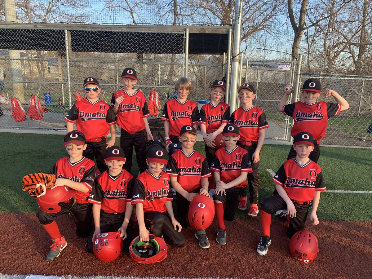 galloway_jerrod's tweet photo. 5 games in 3 days, dudes were 5-1. 92 runs scored total! EZ with a monster bomb to Dead center tonight! Cam was dominant pitching! Landon batting 1.000 on the season! #dangerousteam #runitout #totalteam @OMAHATIGERS @ubanebraska https://t.co/rpY8VNowtM