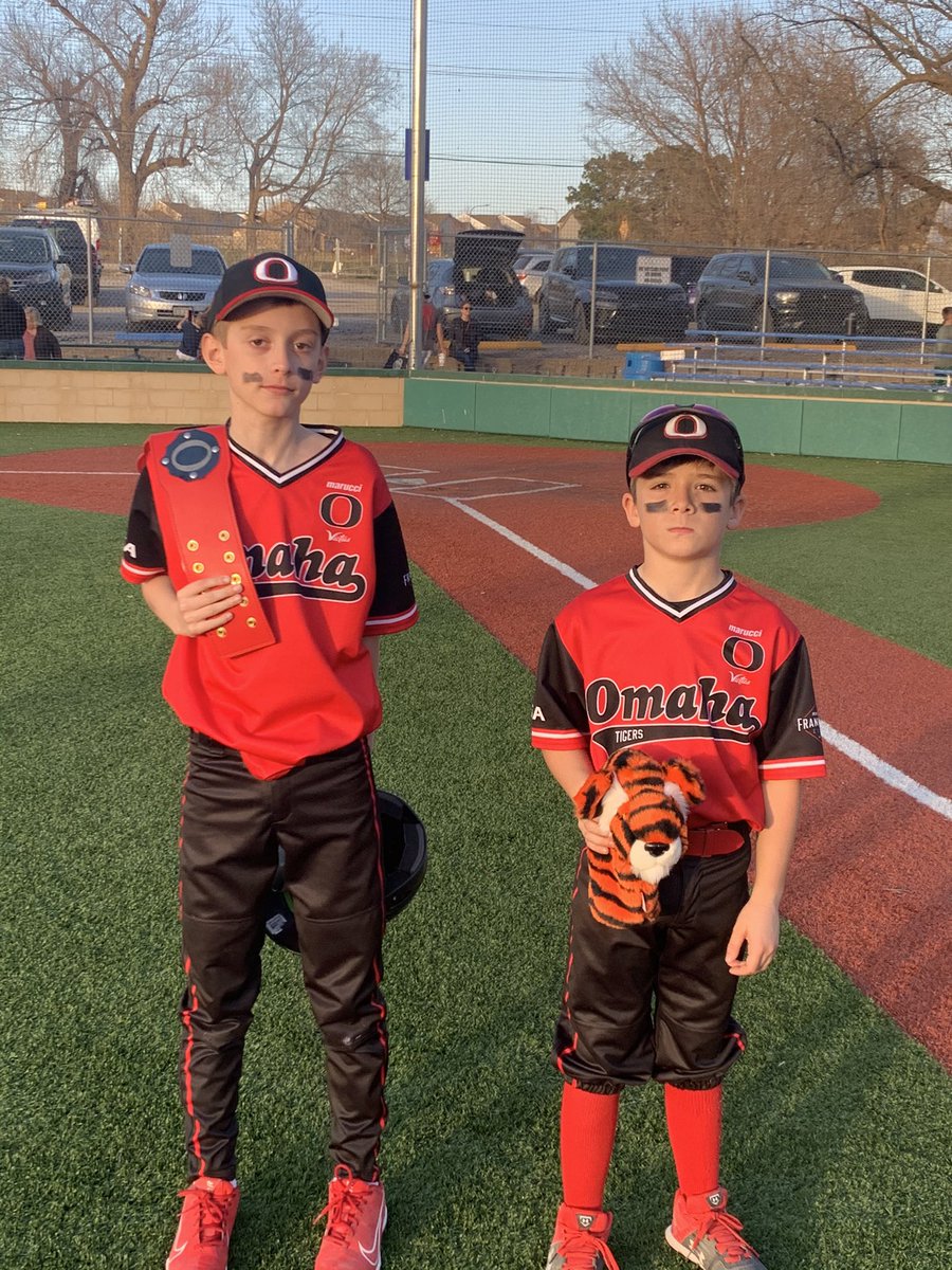 galloway_jerrod's tweet photo. 5 games in 3 days, dudes were 5-1. 92 runs scored total! EZ with a monster bomb to Dead center tonight! Cam was dominant pitching! Landon batting 1.000 on the season! #dangerousteam #runitout #totalteam @OMAHATIGERS @ubanebraska https://t.co/rpY8VNowtM