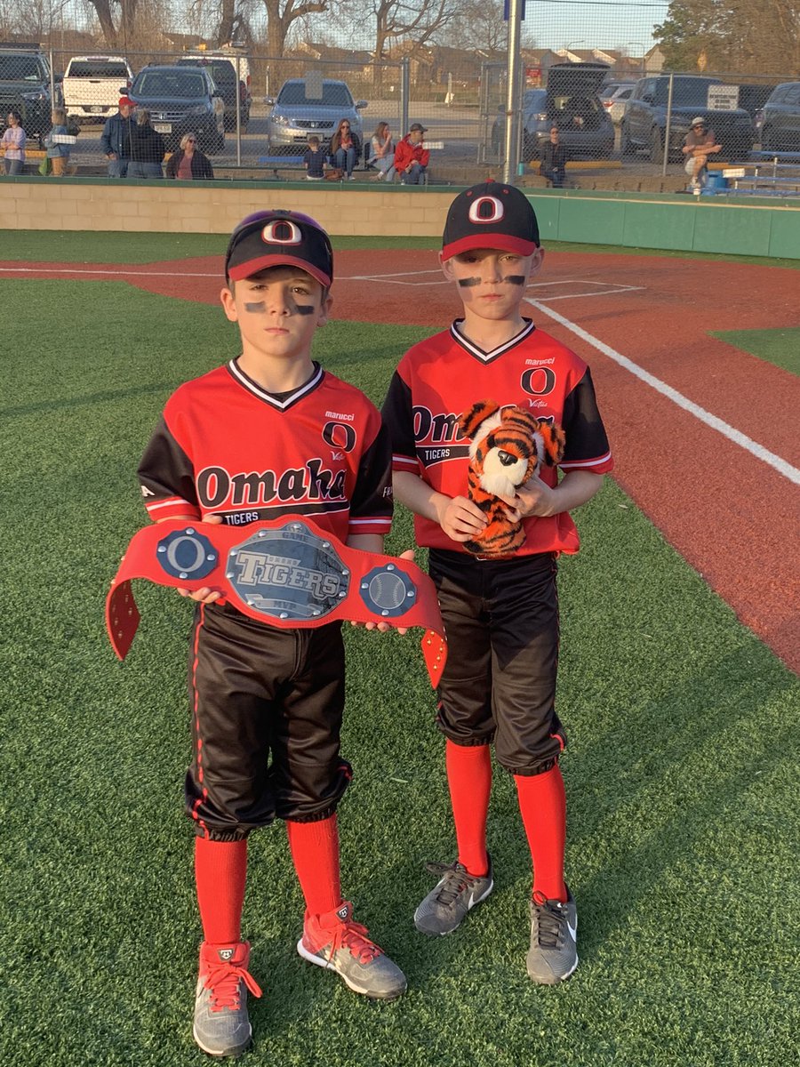 galloway_jerrod's tweet photo. 5 games in 3 days, dudes were 5-1. 92 runs scored total! EZ with a monster bomb to Dead center tonight! Cam was dominant pitching! Landon batting 1.000 on the season! #dangerousteam #runitout #totalteam @OMAHATIGERS @ubanebraska https://t.co/rpY8VNowtM