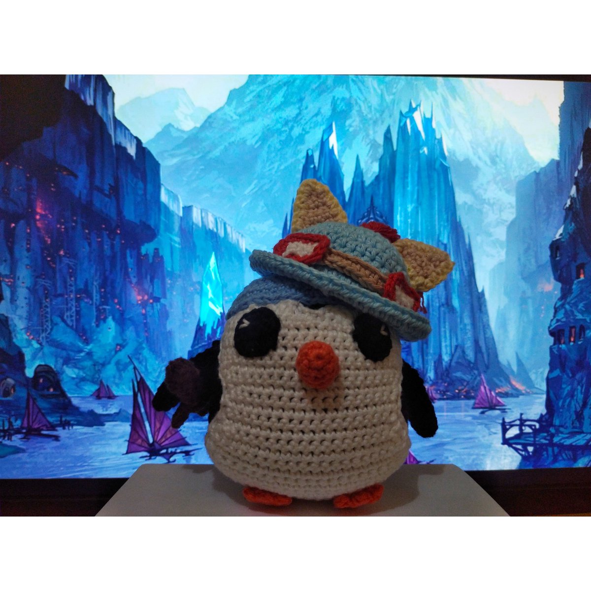 npchrix's tweet photo. Braum pode não estar aqui, mas seus fofos Poros estão! Se você gosta de TFT, tem a melhor Pequena Lenda no mundo, e não podemos esquecer do chapéu do Cape- digo... Teemo.
#leagueoflegends #teamfighttactics #porolol #featherknight #teemo @LoLegendsBR @LeagueOfLegends https://t.co/FF3nhsZy6X
