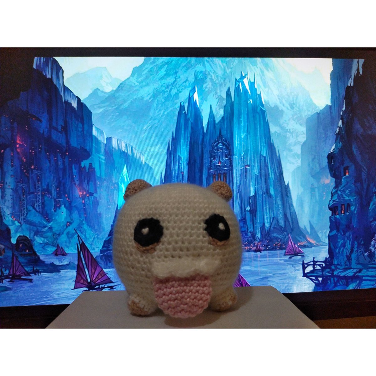 npchrix's tweet photo. Braum pode não estar aqui, mas seus fofos Poros estão! Se você gosta de TFT, tem a melhor Pequena Lenda no mundo, e não podemos esquecer do chapéu do Cape- digo... Teemo.
#leagueoflegends #teamfighttactics #porolol #featherknight #teemo @LoLegendsBR @LeagueOfLegends https://t.co/FF3nhsZy6X