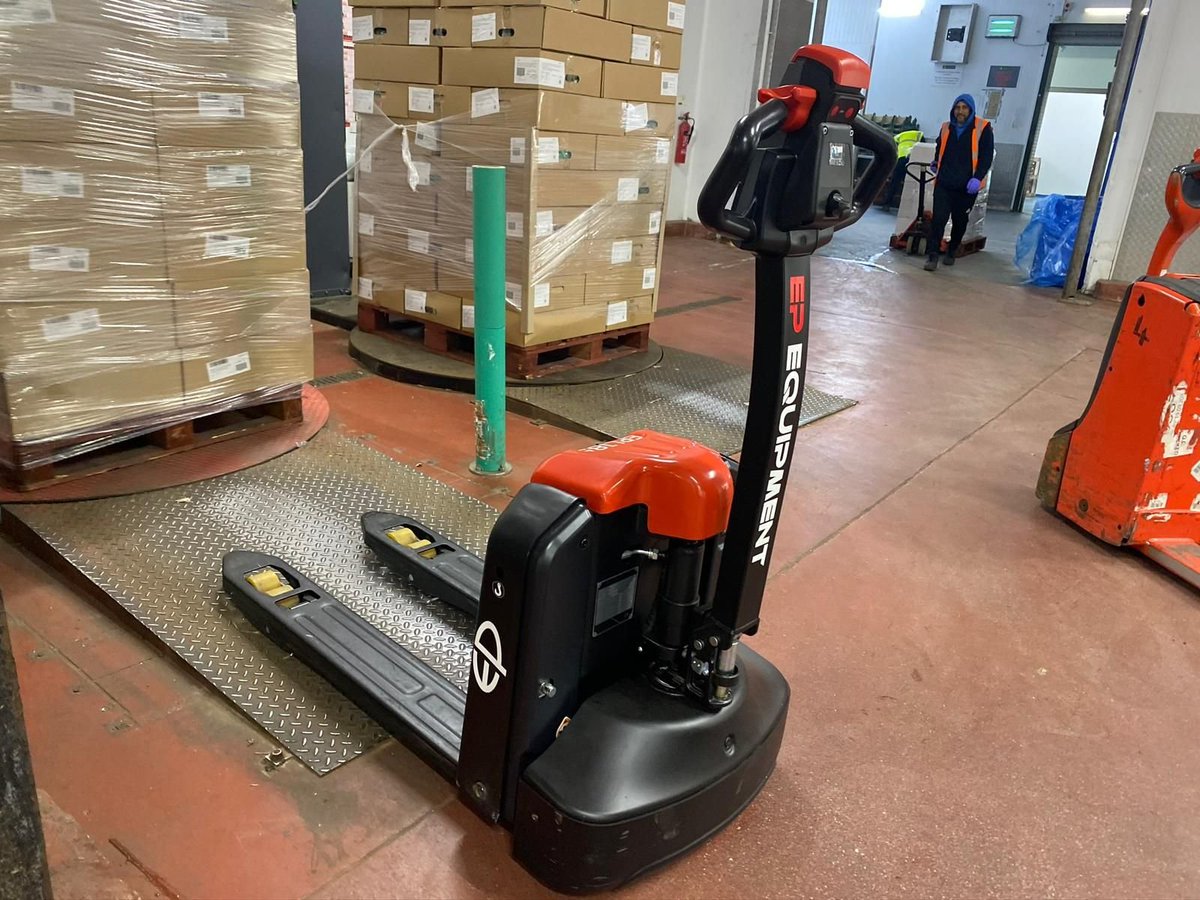 CamiloGuan's tweet photo. EP 1.5t&amp;1.8t lithium-ion electric pallet truck 

Welcome to contact us for cooperation, agents wanted.
WhatsApp +86 17826807685 or send us an email to camilo@ep-ep.com

 #trucks #forklifts #industry #equipment #warehouse #logistics #lifts #montacargas #elevadoras #forks #pallets https://t.co/VAfxrGJEwC