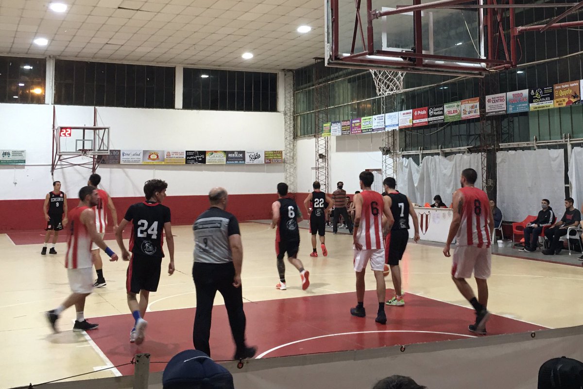ClubMaciel's tweet photo. 🏀 BÁSQUET
PRIMERA MASCULINO
Final del primer cuarto
#ClubMaciel 24 - 13 #Echesortu https://t.co/zL3QhR0iW6
