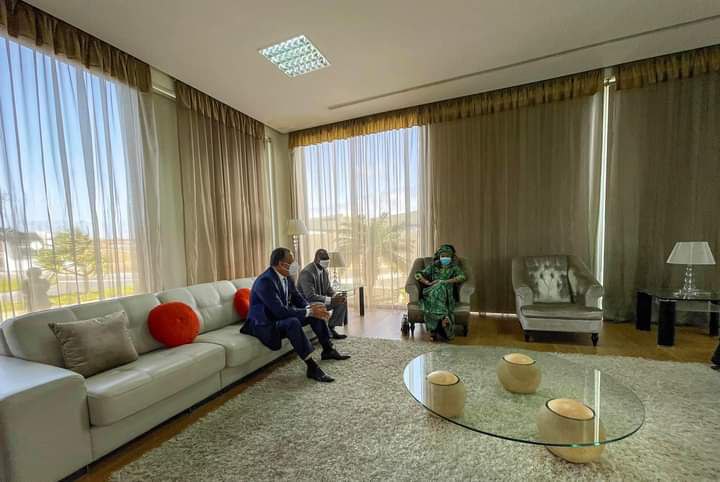SecondePhase's tweet photo. Images arrivée de Madame le Ministre des Affaires Etrangères et des Sénégalais de l’Extérieur Son Excellence Aïssata Tall Sall au Cap Vert pour une visite officielle de trois jours. 
#kebetu #Senegal #secondephase https://t.co/Ym3GMgjCBn