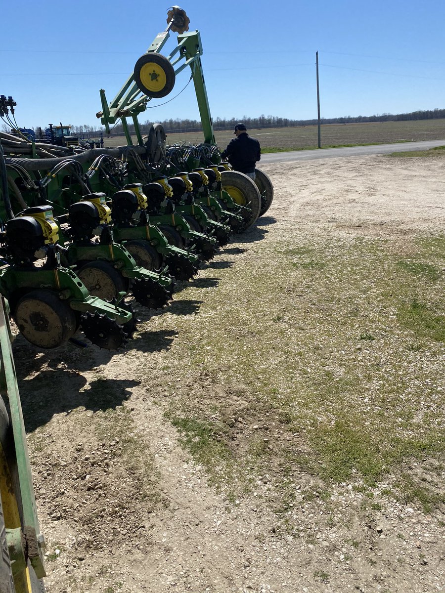 Precision_SFS's tweet photo. Not only does @PrecisionPlant have the best products in the market, but they also have the best employees/territory reps in the game! Thank you, @StollerJosh for going above and beyond for us today, delivering and installing vDrives for our customer! #Service1st https://t.co/hIJmQA2EL8
