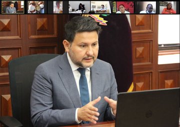 lahistoriaec's tweet photo. Arena y mar en otra ocasión. Gobierno y alcaldes decidieron cerrar las playas durante el próximo feriado para evitar aglomeraciones en estos momentos críticos de la pandemia. https://t.co/b7a67SKnqK