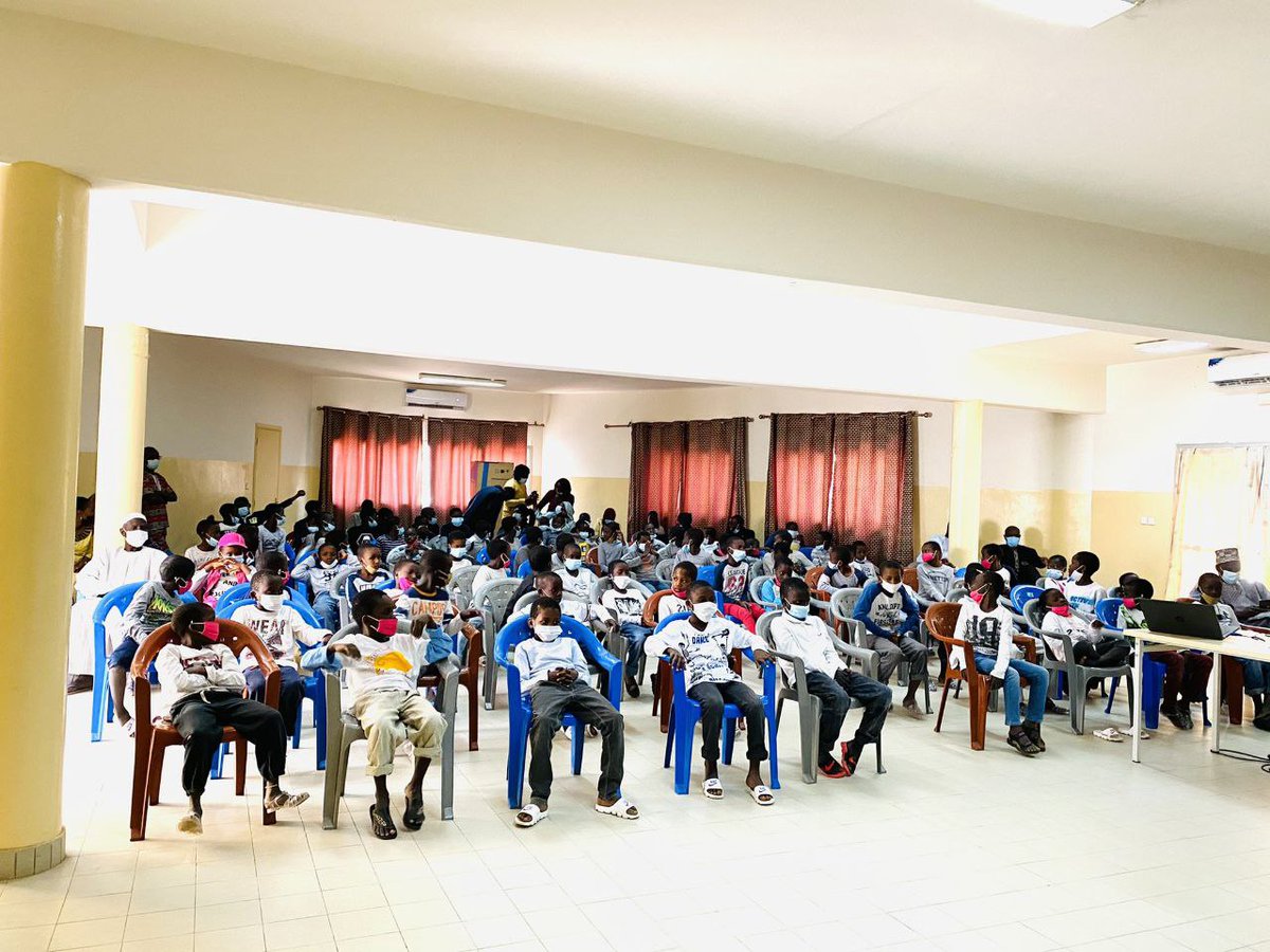 SecondePhase's tweet photo. Madame @saly_dieng, @MFFG_SN a réceptionné, le vendredi 26 mars 2021, un appui en équipement de l’@unicefsenegal destiné au centre GINDDI, afin de contribuer à la qualité de l’accueil et des séjours des enfants en situation de vulnérabilité. 
#kebetu #Senegal #secondephase https://t.co/WhpjfTIzP4
