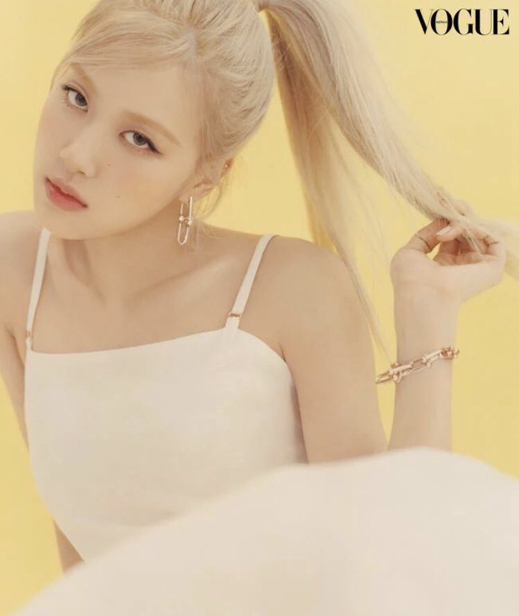 joohwangie's tweet photo. ROSÉ FOR VOGUE AUSTRALIA

#ROSÉ #로제 https://t.co/fnzLsU1cjE